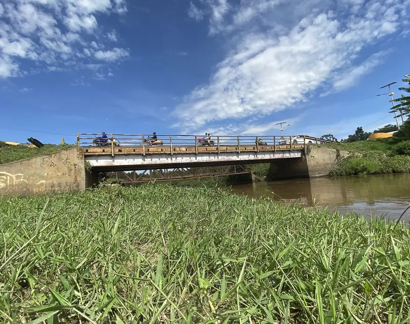 Wide view of the Katete bridge crossing the River Rwizi in Mbarara